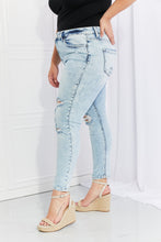 Load image into Gallery viewer, Vervet by Flying Monkey On The Road Distressed Jeans
